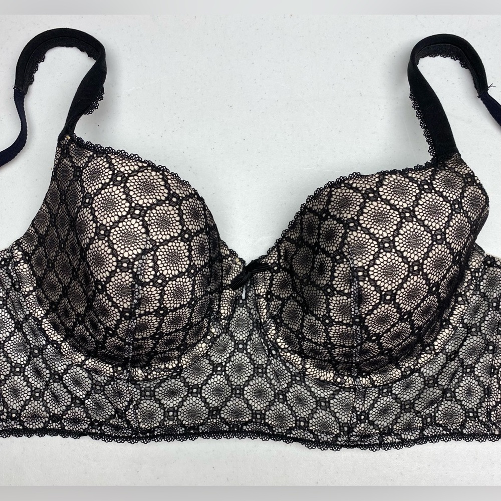 Victoria's Secret Black Lace Bra great preowned condition